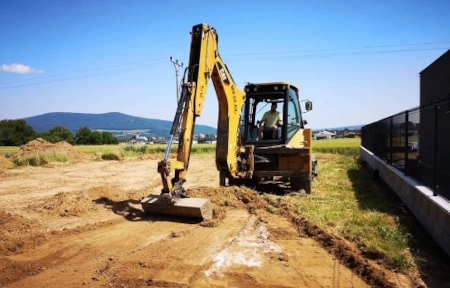 Traktorbager partizanske topolcany